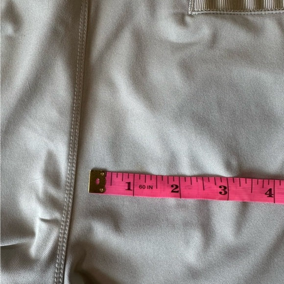 Lululemon Women’s Club golf Short size 4 in Mojave Tan W7796S Bermuda 9” inseam - Picture 14 of 14